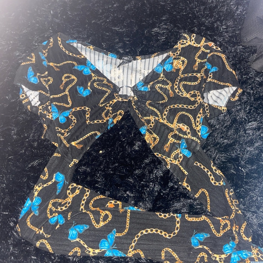 Rue21 Black and Blue Chain Print Crop Top